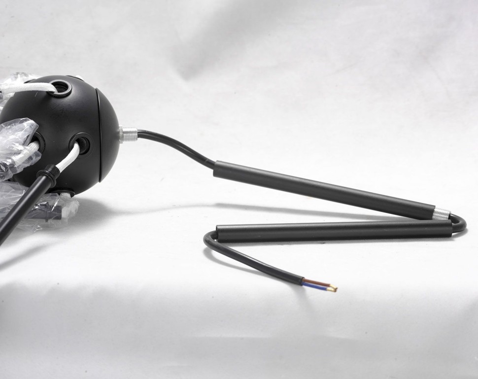 LSP-8272 LUSSOLE LGO потолочный черный светильник Kenner, E27*9*40W