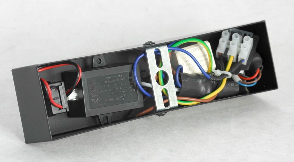 LSP-8242 LUSSOLE LGO черное светодиодное бра для чтения Cozy, с выключателем и USB-портом, 4W, 3000K