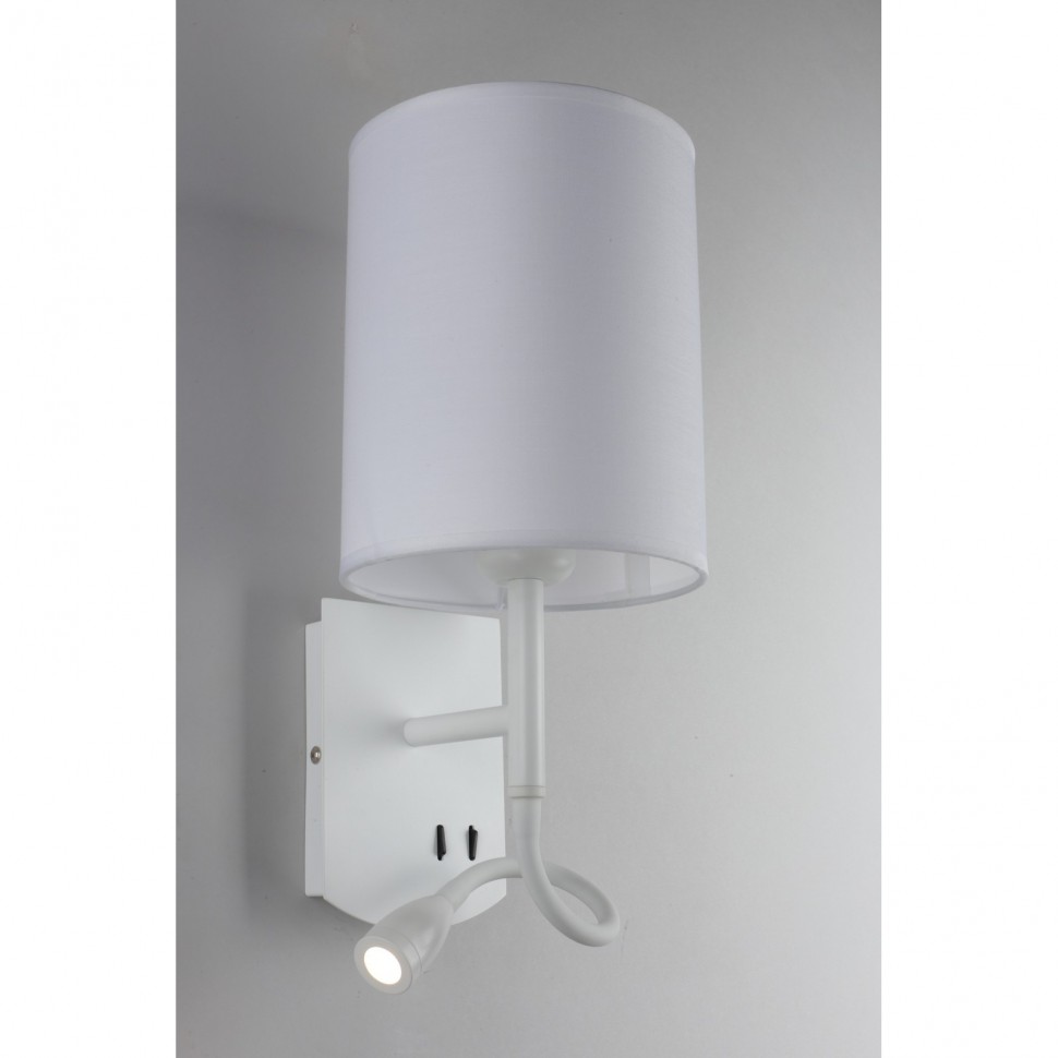 OML-62701-02 OMNILUX Ocricchio белое бра с LED подсветкой для чтения 3W, и выключателями
