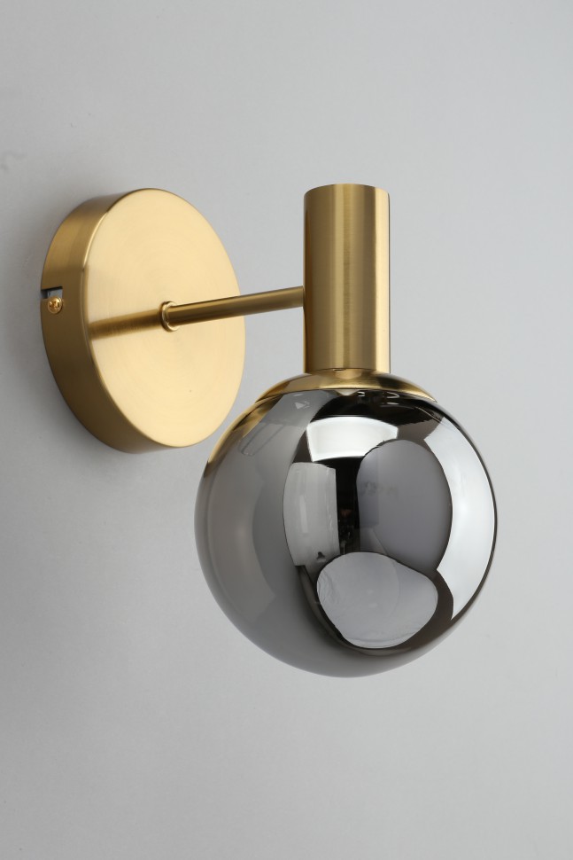 APL.610.01.01 APLOYT бра Genia